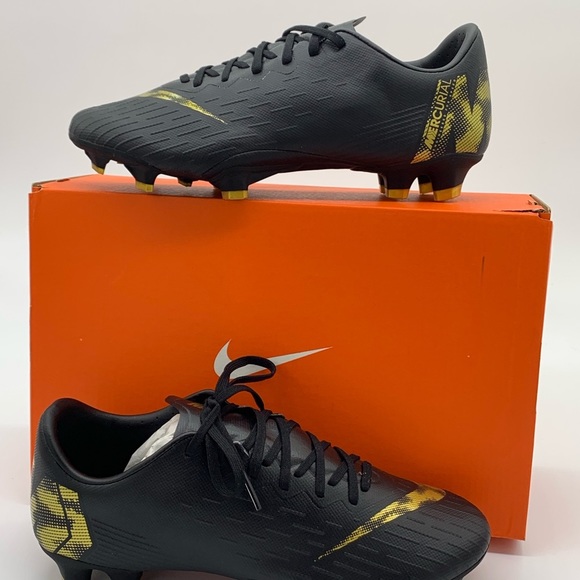 Women’s Nike Vapor 12 pro Soccer cleats black gold - Picture 3 of 3